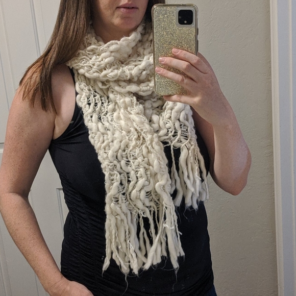 💕HOST PICK💕 Fluffy Scarf - Picture 3 of 6